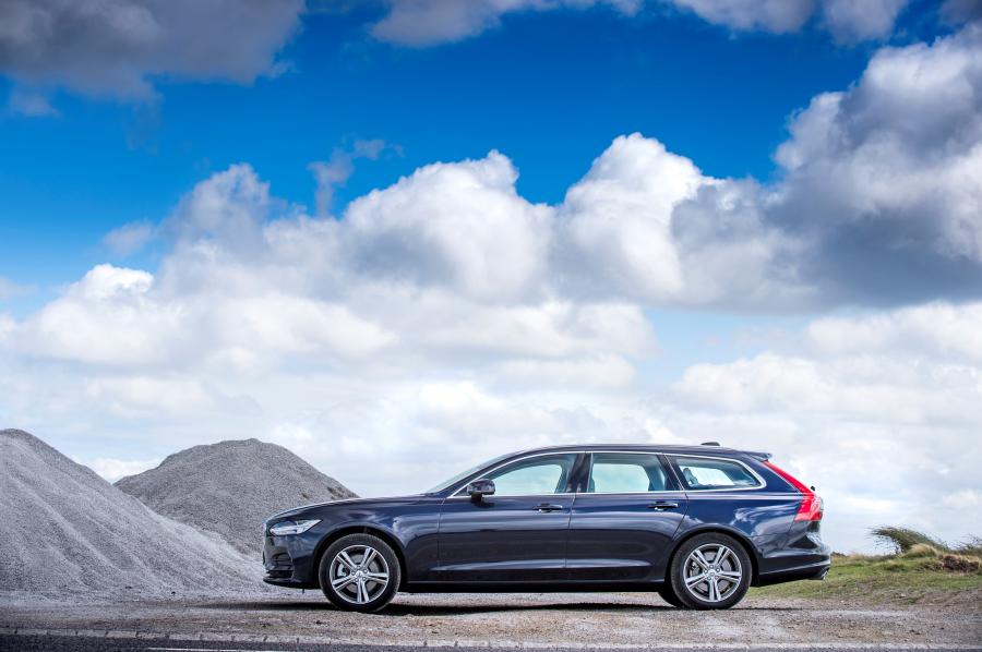  Volvo V90 D4 Momentum 2016 года  (UK) (фото 10 из 21)